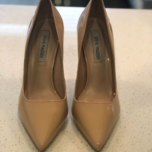Nude Pumps